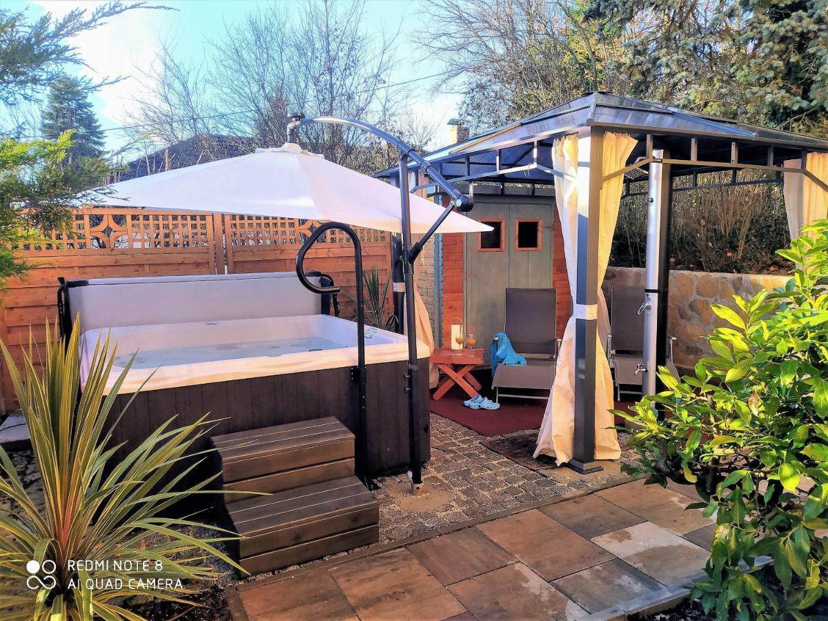 Mediterran-Skandinavisch - Outdoorwhirlpool Ganzjaehrig Burgthann Екстериор снимка