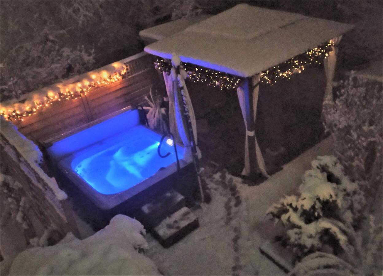 Mediterran-Skandinavisch - Outdoorwhirlpool Ganzjaehrig Burgthann Екстериор снимка