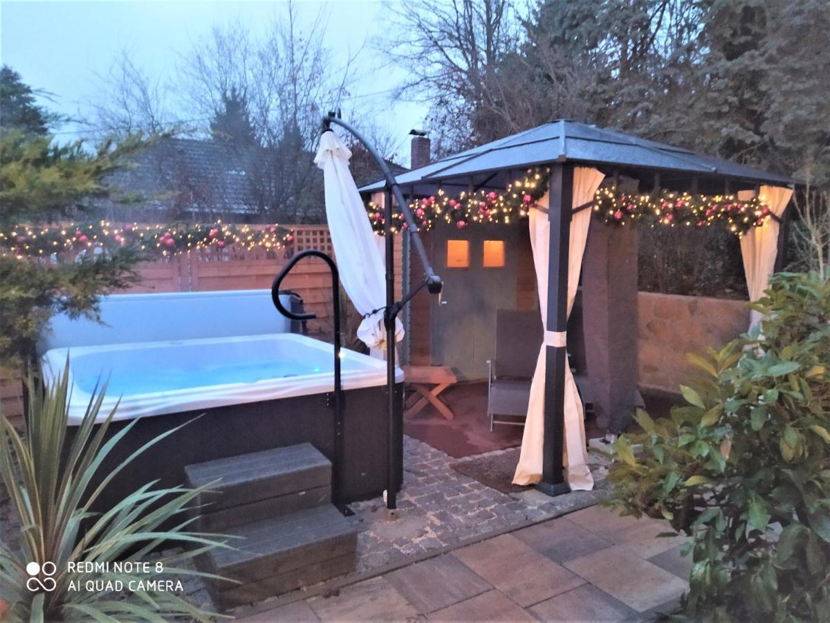 Mediterran-Skandinavisch - Outdoorwhirlpool Ganzjaehrig Burgthann Екстериор снимка